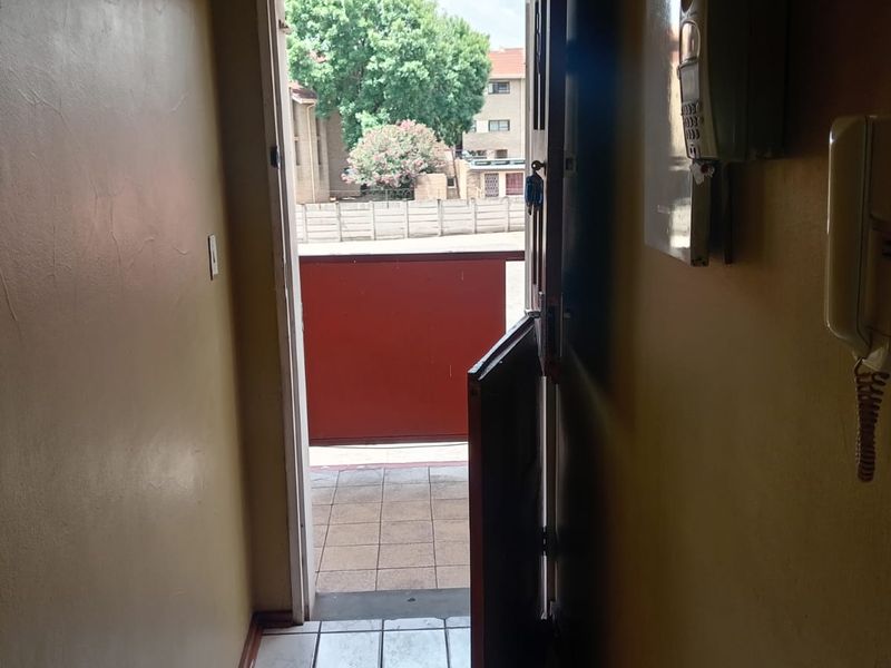 2-Bedroom Apartment for Sale in CW3 – Ideal for Students or Private Living - Photo 4