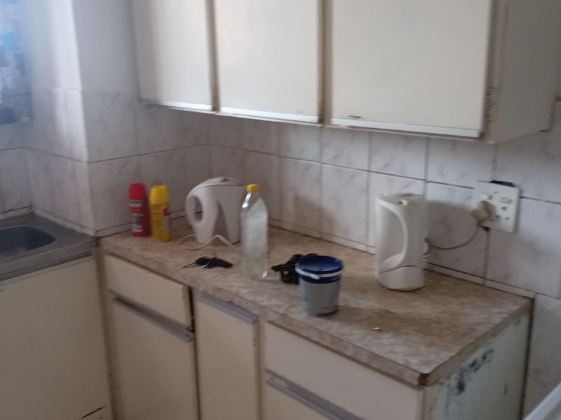 2-Bedroom Apartment for Sale in CW3 – Ideal for Students or Private Living - Photo 3