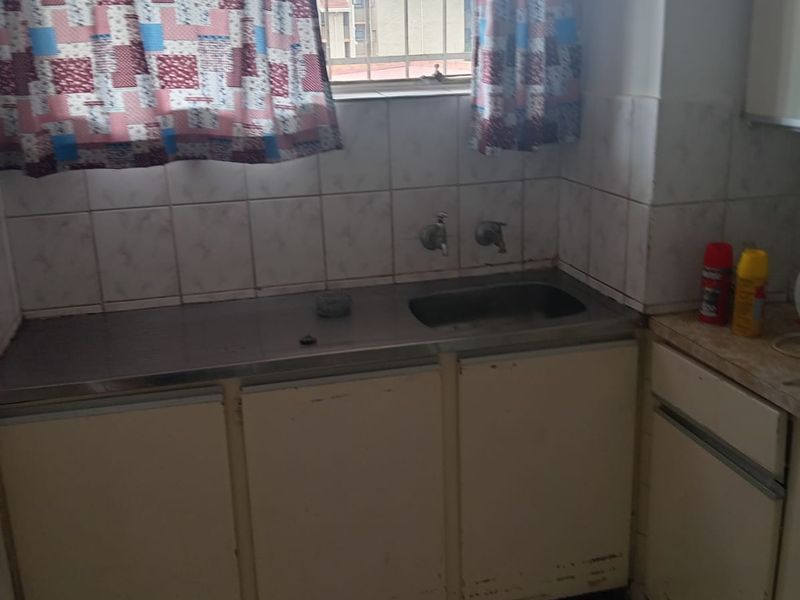 2-Bedroom Apartment for Sale in CW3 – Ideal for Students or Private Living - Photo 6