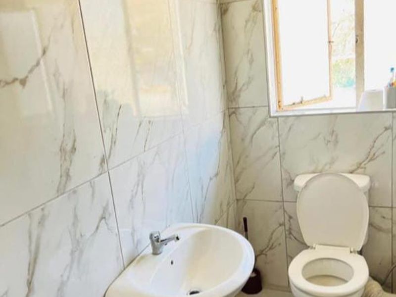 2 Bedroom flat for sale - Photo 4