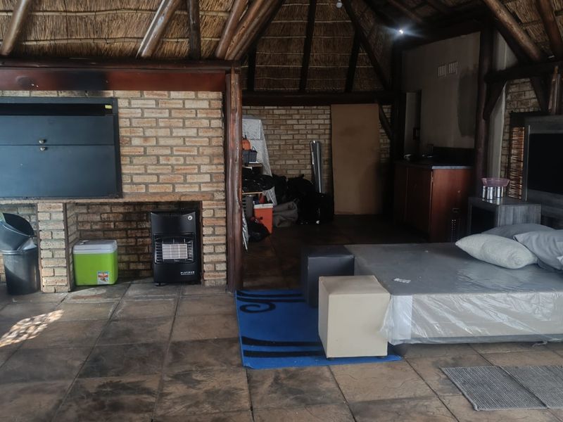 Spacious 5-Bedroom Family Home with Versatile Entertainment Space - Photo 7