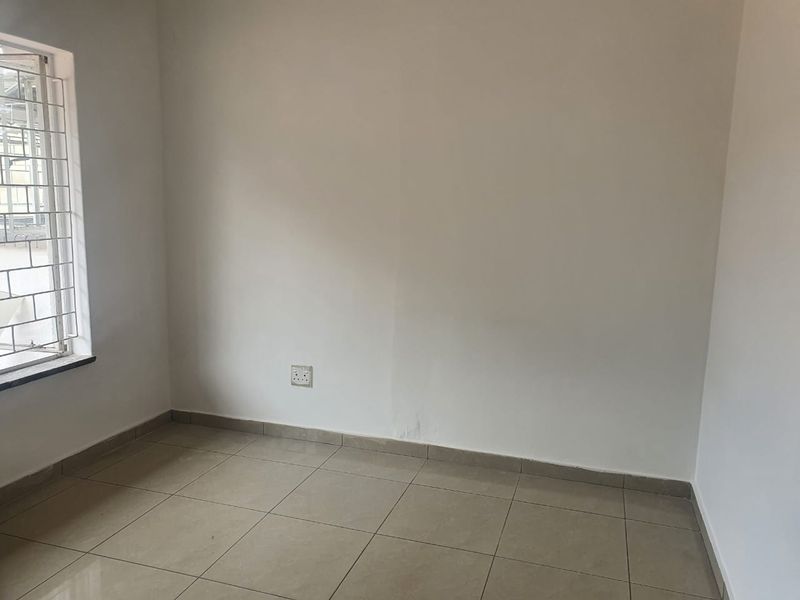 Spacious 3-Bedroom Home to Rent in Arcon Park, Vereeniging - Photo 4