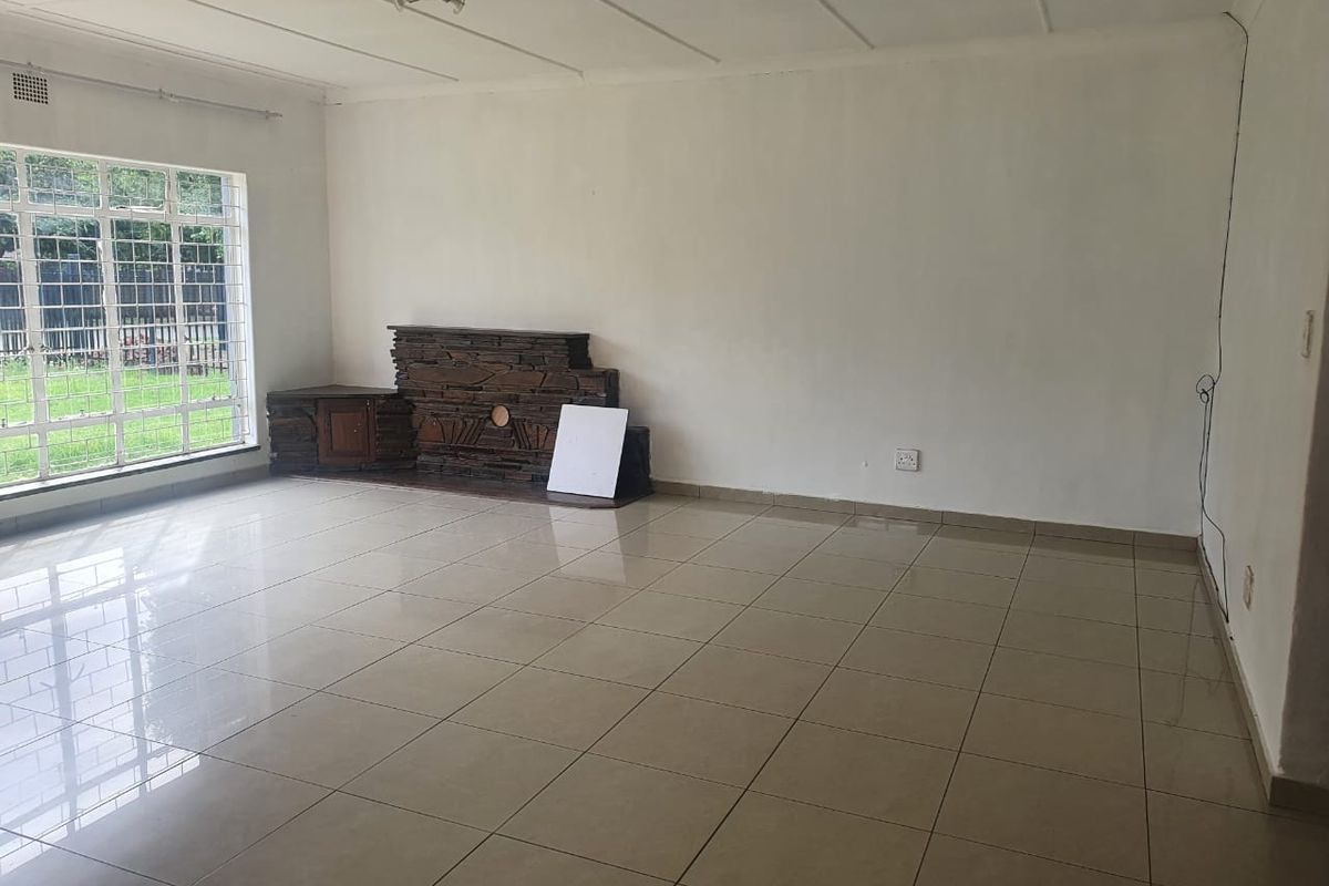 Spacious 3-Bedroom Home to Rent in Arcon Park, Vereeniging - Photo 3