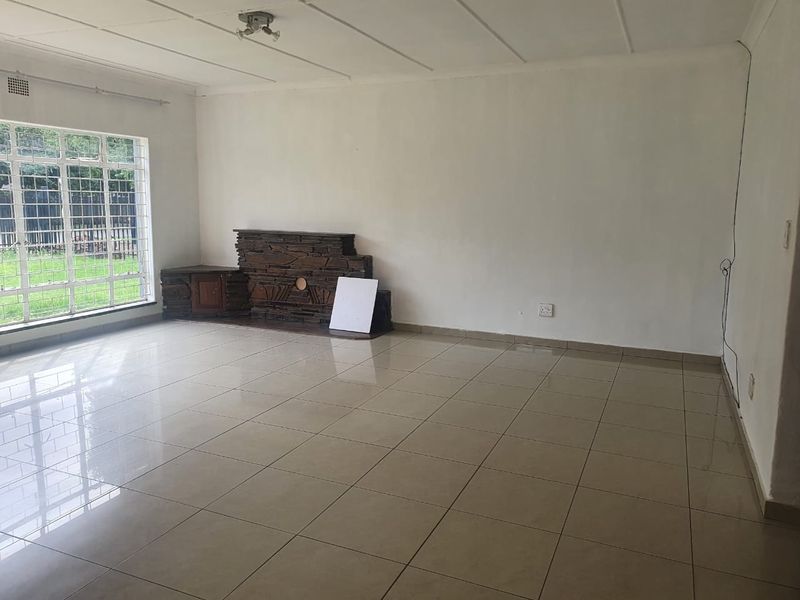 Spacious 3-Bedroom Home to Rent in Arcon Park, Vereeniging - Photo 3