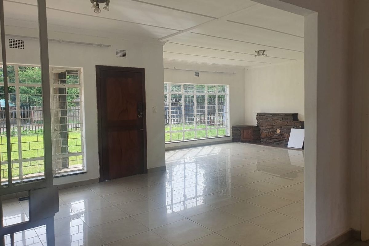 Spacious 3-Bedroom Home to Rent in Arcon Park, Vereeniging - Photo 2