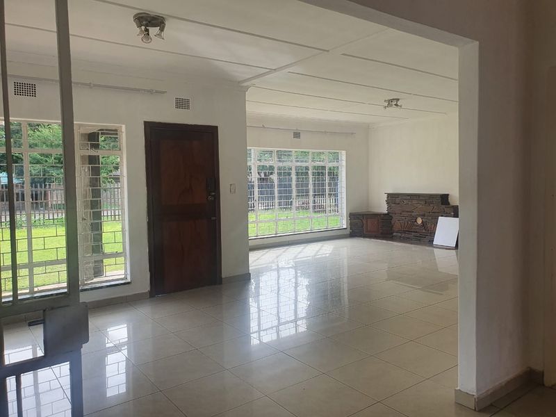 Spacious 3-Bedroom Home to Rent in Arcon Park, Vereeniging - Photo 2