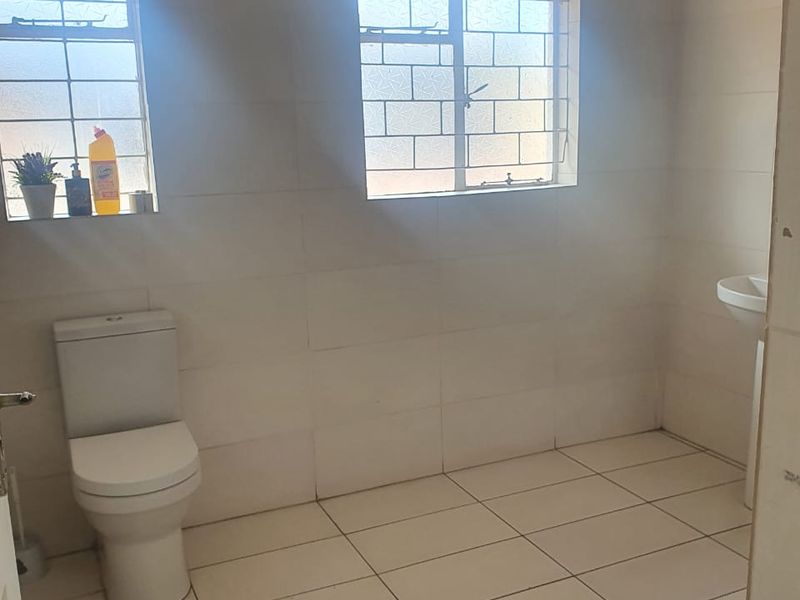 Spacious 3-Bedroom Home to Rent in Arcon Park, Vereeniging - Photo 10