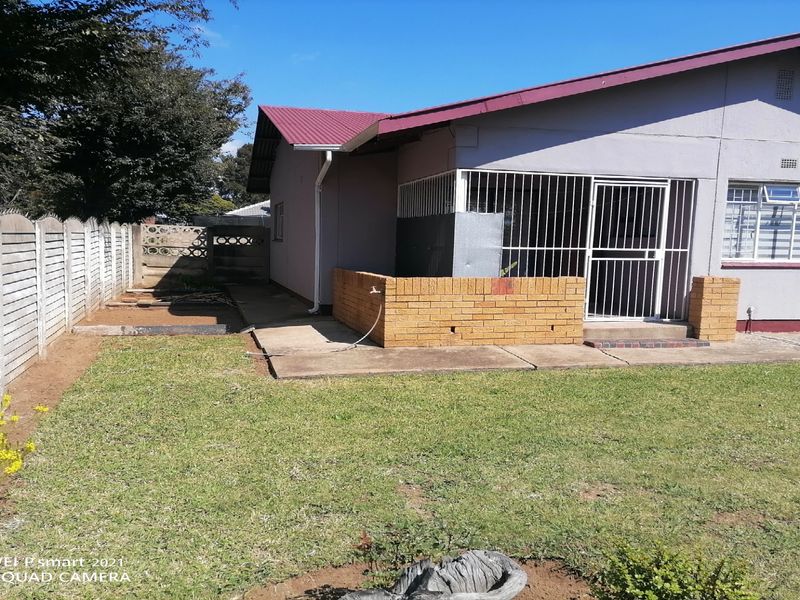 Charming 2-bedroom house with a neat garden, perfect for families or professionals! 🌟 - Photo 2