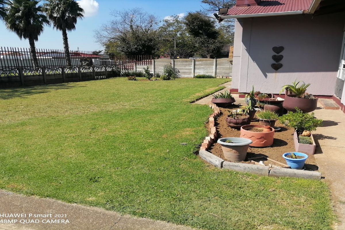 Charming 2-bedroom house with a neat garden, perfect for families or professionals! 🌟 - Photo 3