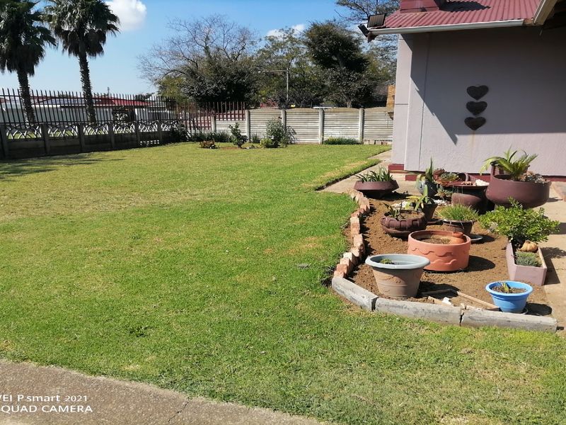 Charming 2-bedroom house with a neat garden, perfect for families or professionals! 🌟 - Photo 3