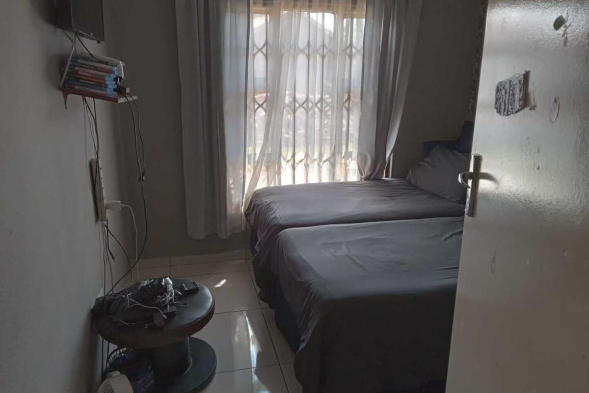 3 BEDROOM house for sale in Meyerton Park - Photo 4