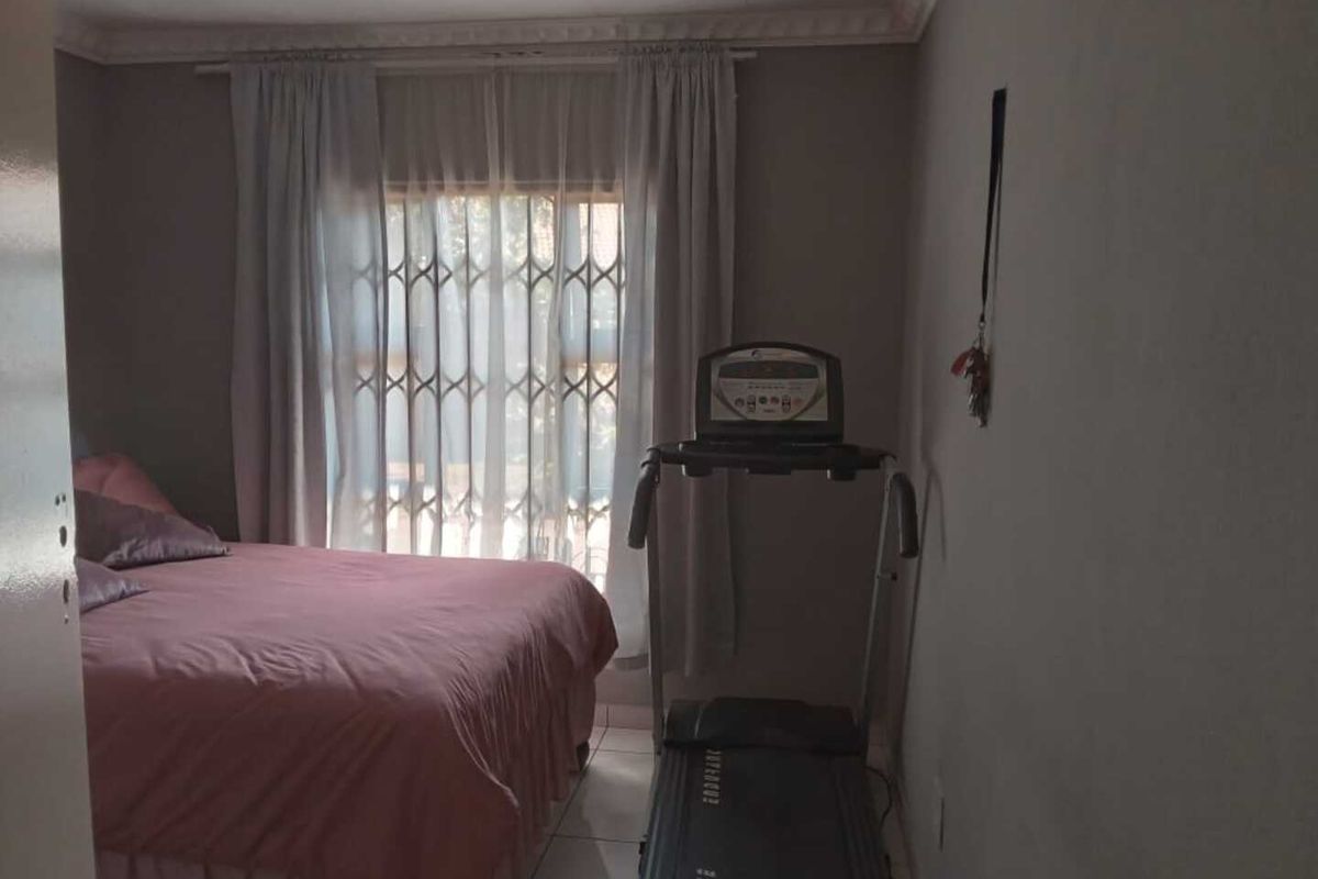 3 BEDROOM house for sale in Meyerton Park - Photo 2