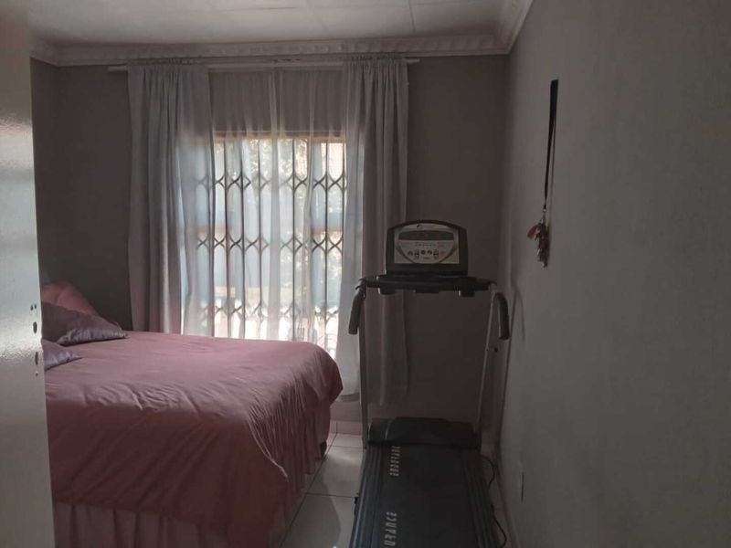 3 BEDROOM house for sale in Meyerton Park - Photo 2