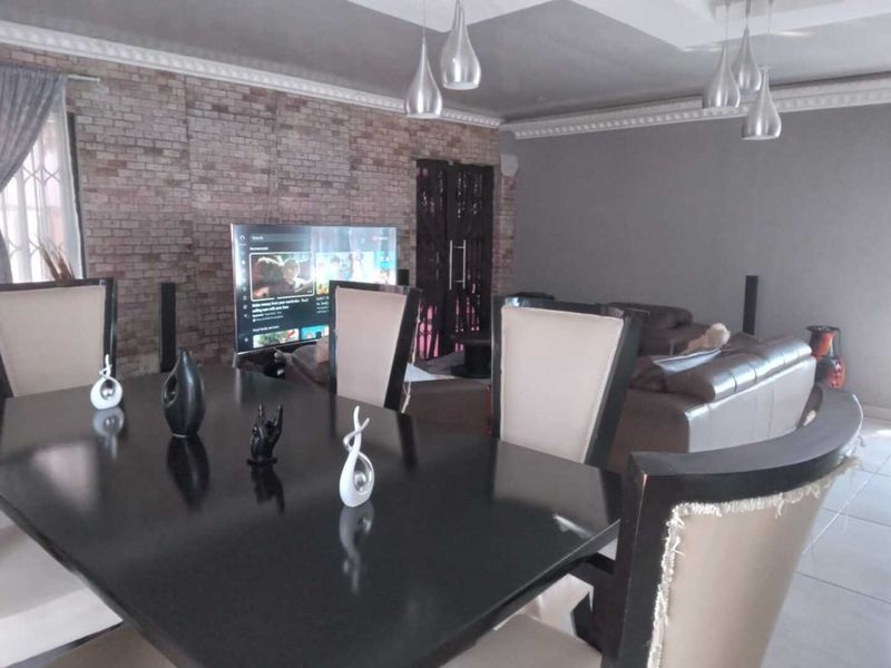 3 BEDROOM house for sale in Meyerton Park - Photo 10