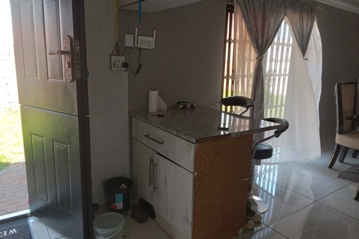 3 BEDROOM house for sale in Meyerton Park - Photo 5