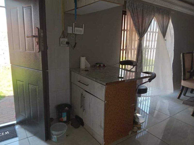 3 BEDROOM house for sale in Meyerton Park - Photo 5