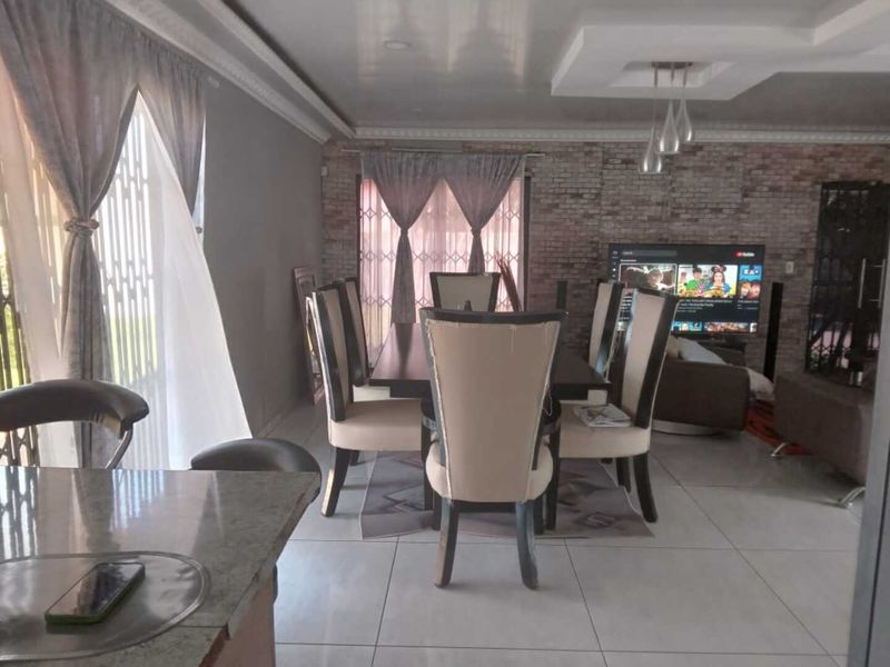 3 BEDROOM house for sale in Meyerton Park - Photo 7