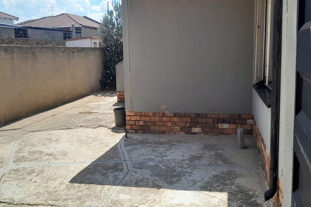 Charming 3-Bedroom Family Home in Sebokeng Zone 6 - Photo 5