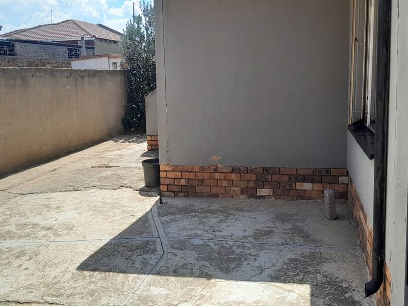 Charming 3-Bedroom Family Home in Sebokeng Zone 6 - Photo 5