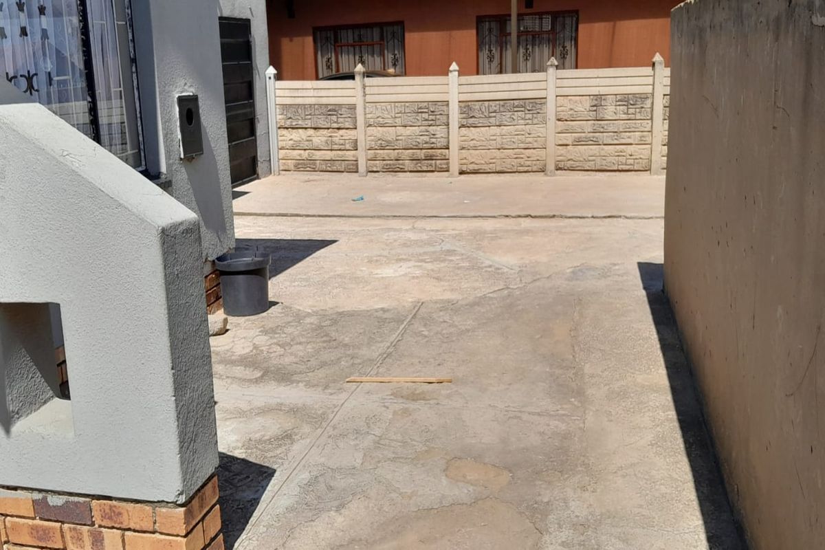 Charming 3-Bedroom Family Home in Sebokeng Zone 6 - Photo 2