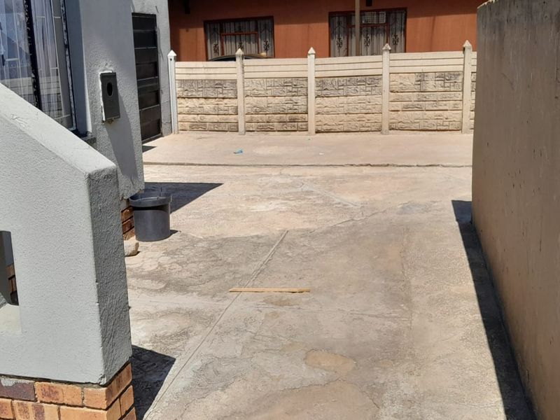 Charming 3-Bedroom Family Home in Sebokeng Zone 6 - Photo 2