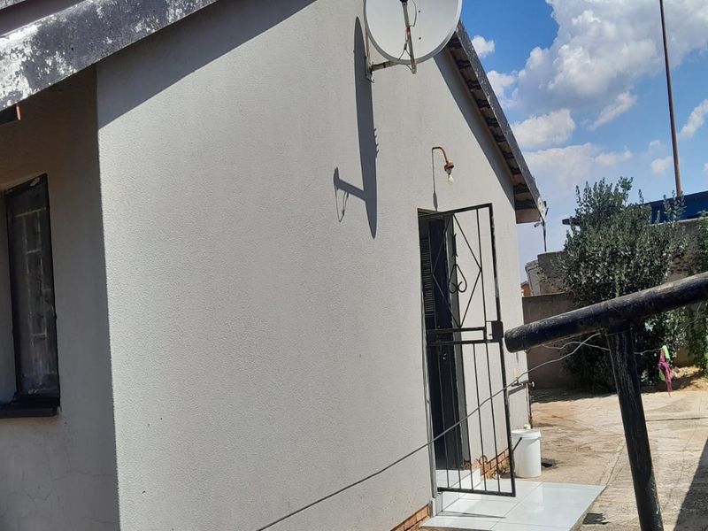 Charming 3-Bedroom Family Home in Sebokeng Zone 6 - Photo 8