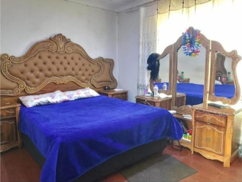 Comfort Meets Convenience: 3 bedrooms, family home with parking - Photo 10