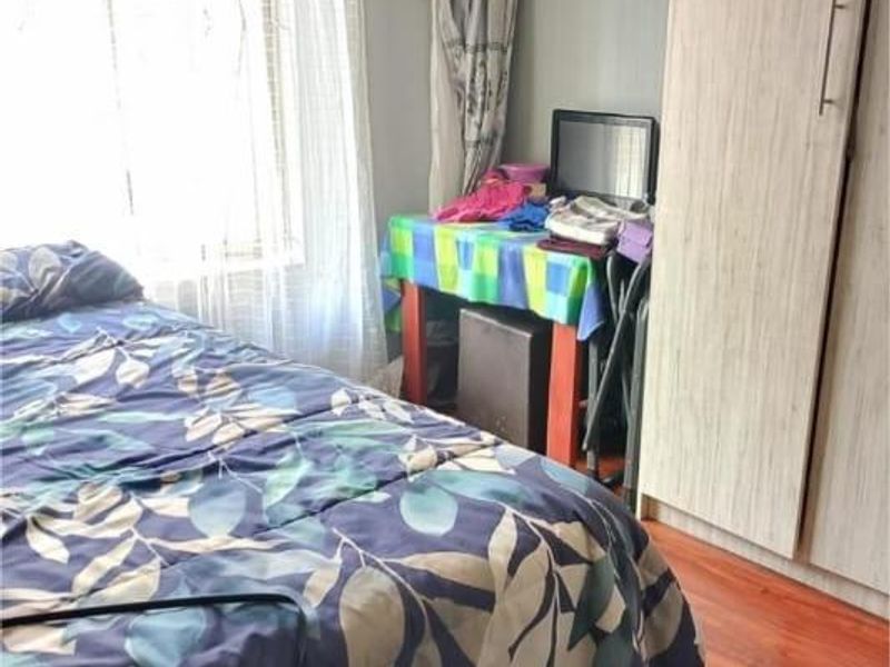 Comfort Meets Convenience: 3 bedrooms, family home with parking - Photo 9
