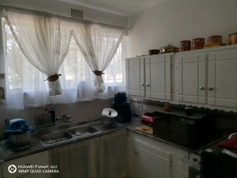 Stylish Kitchen with Gas Stove – Save on Electricity - Photo 5