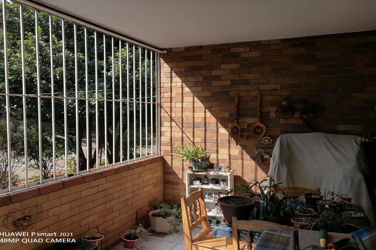 Spacious 2 bedroom flat for Sale - Photo 2
