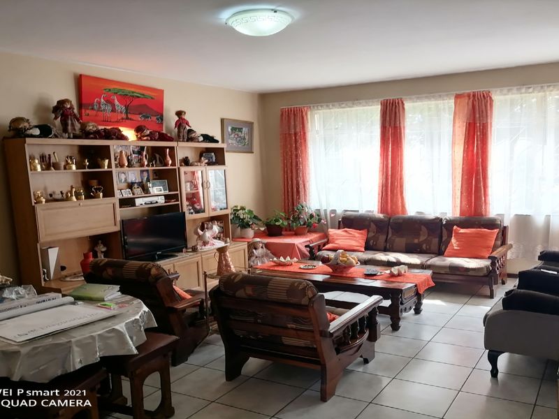 Spacious 2 bedroom flat for Sale - Photo 3