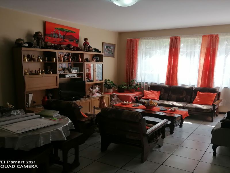 Spacious 2 bedroom flat for Sale - Photo 1