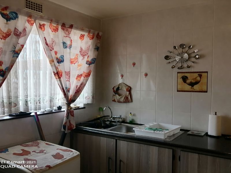 Spacious 2 bedroom flat for Sale - Photo 4