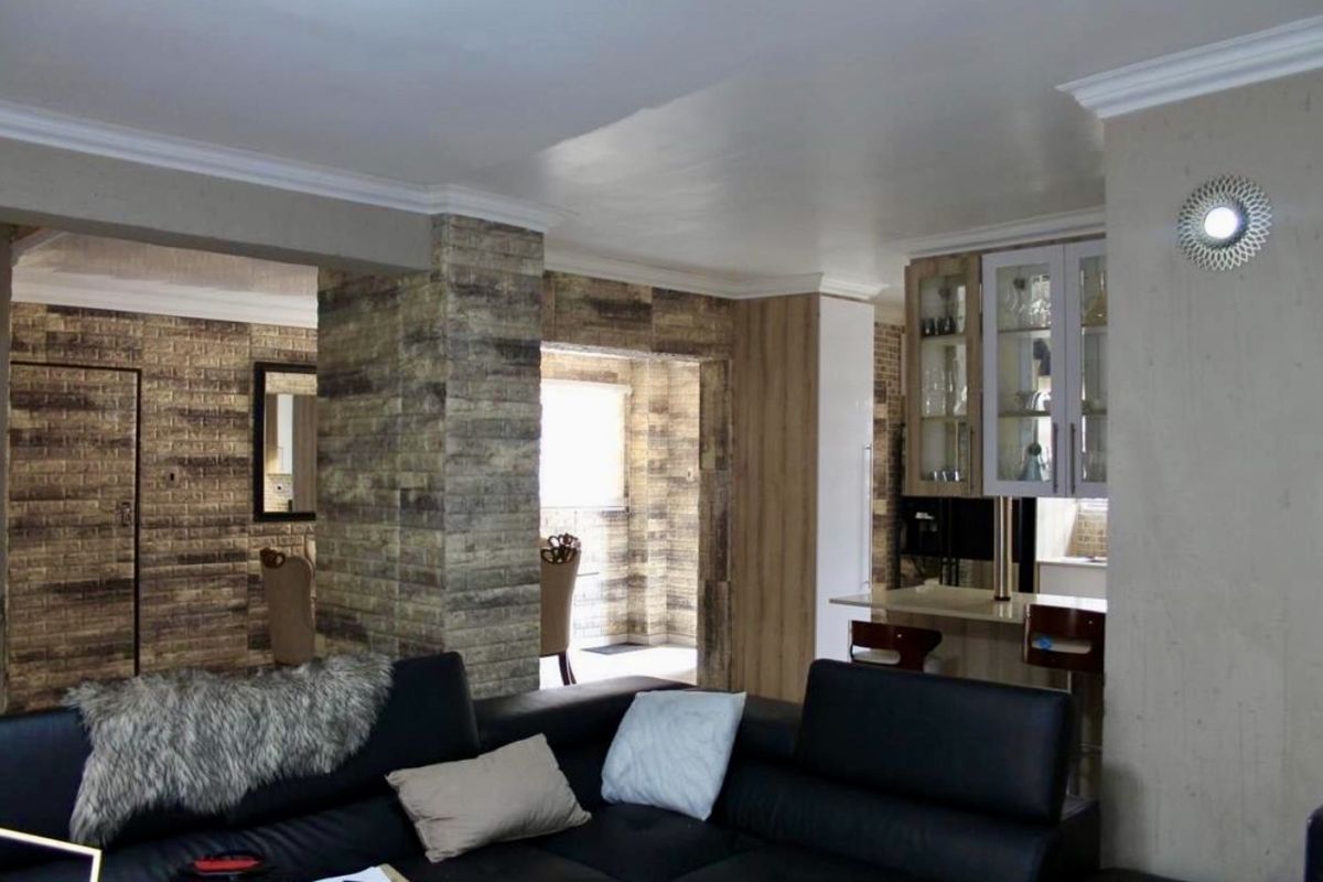 Modern 4-Bedroom Double-Storey Home in a Thriving Up-and-Coming Area - Photo 5
