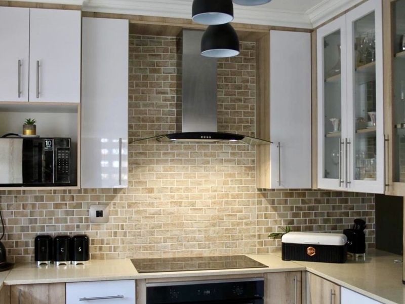 Modern 4-Bedroom Double-Storey Home in a Thriving Up-and-Coming Area - Photo 3