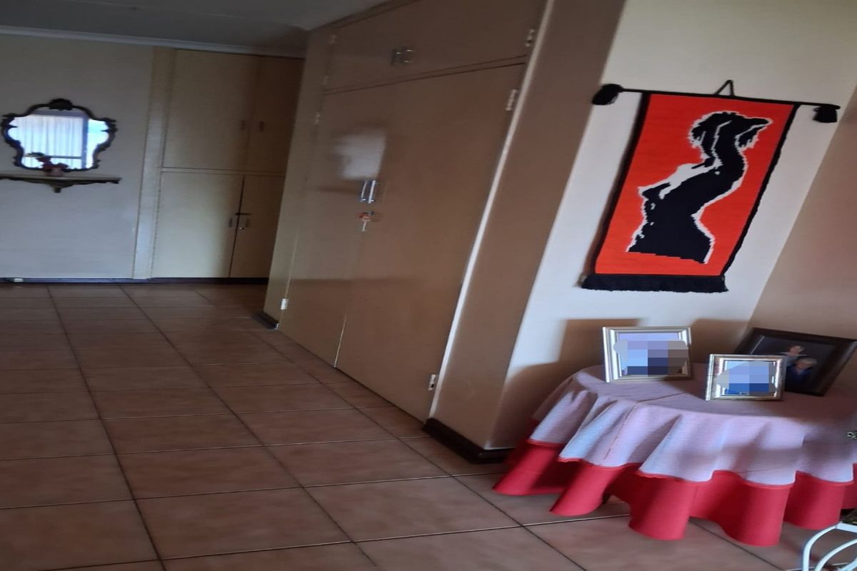 SPACIOUS FAMILY HOME WITH HUGE YARD IN VANDERBIJLPARK - Photo 5