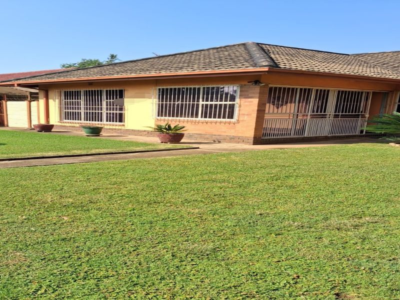 SPACIOUS FAMILY HOME WITH HUGE YARD IN VANDERBIJLPARK - Photo 1