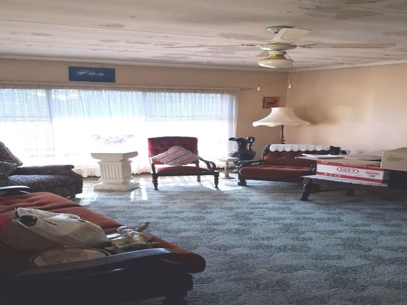 SPACIOUS FAMILY HOME WITH HUGE YARD IN VANDERBIJLPARK - Photo 3