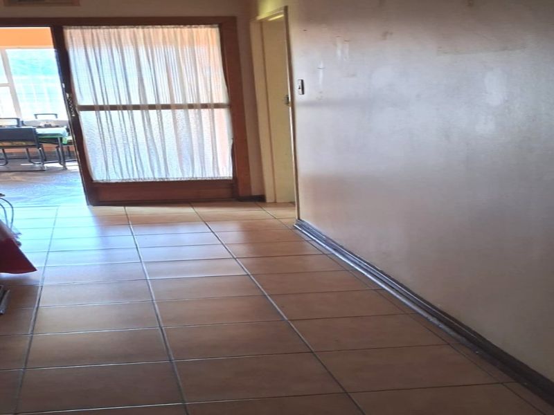 SPACIOUS FAMILY HOME WITH HUGE YARD IN VANDERBIJLPARK - Photo 10