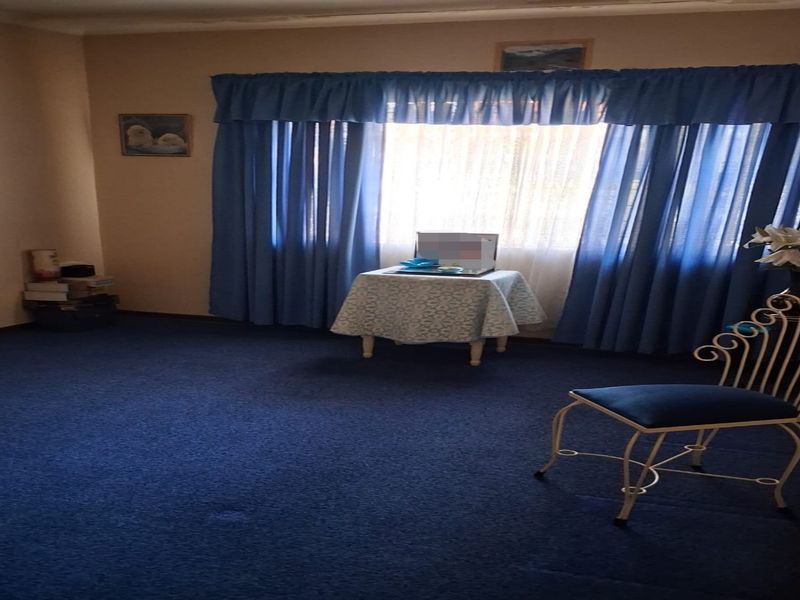 SPACIOUS FAMILY HOME WITH HUGE YARD IN VANDERBIJLPARK - Photo 7