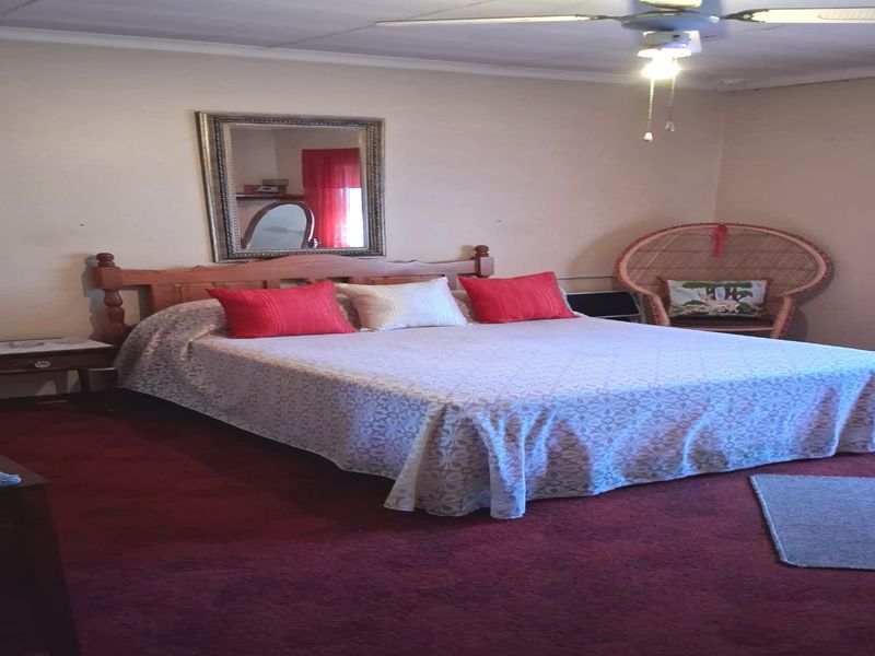 SPACIOUS FAMILY HOME WITH HUGE YARD IN VANDERBIJLPARK - Photo 8