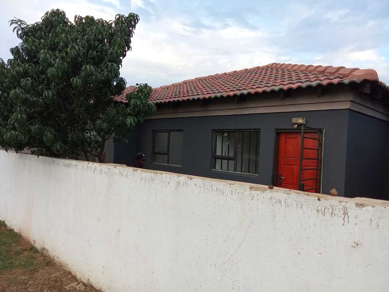3 Bedroom House For Sale-Spacious Family Home - Photo 2