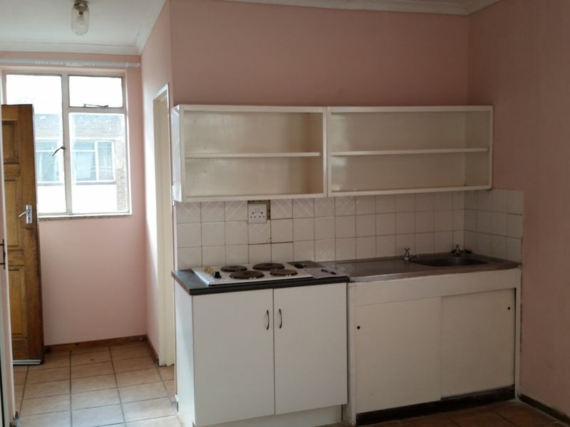 Bachelor’s Flat in the Heart of Vereeniging CBD – Perfect for Urban Living - Photo 1
