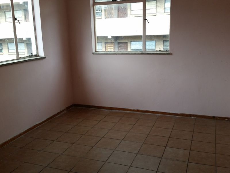 Bachelor’s Flat in the Heart of Vereeniging CBD – Perfect for Urban Living - Photo 2