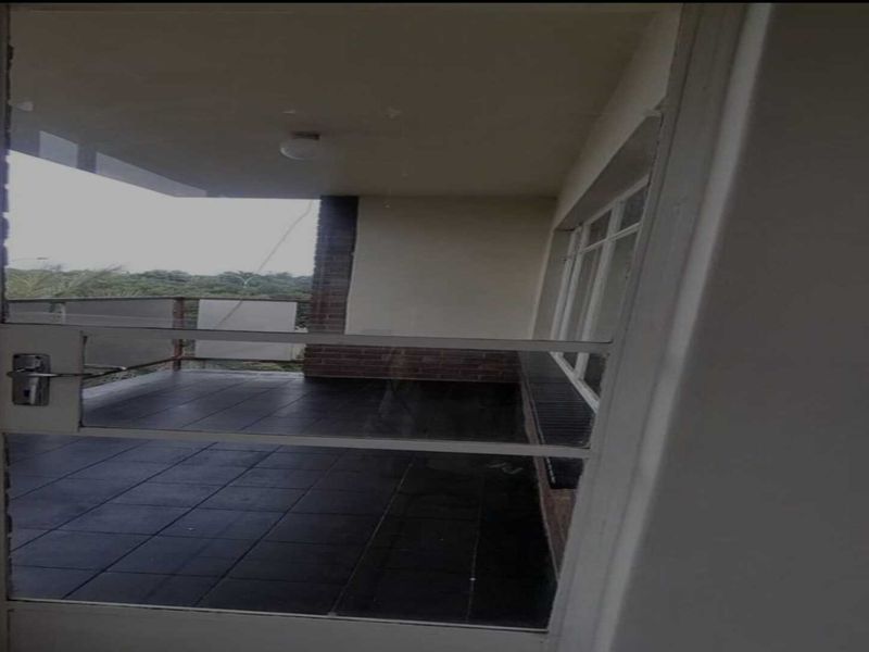 Comfort & Convenience: Charming 2-Bedroom Flat Close to Everything500 - Photo 9