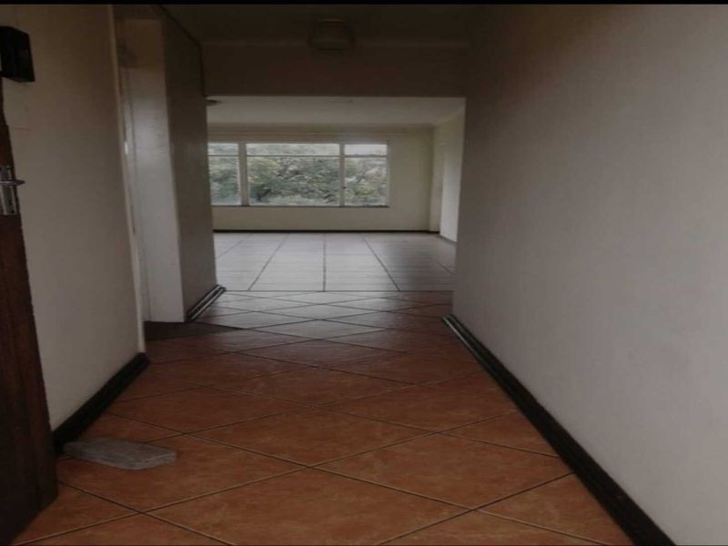 Comfort & Convenience: Charming 2-Bedroom Flat Close to Everything500 - Photo 2