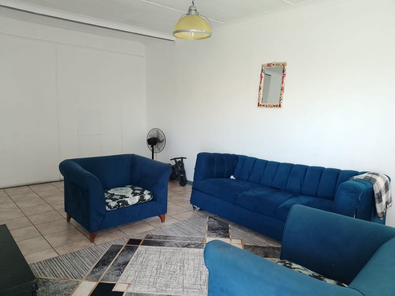 ✨ Stylish Semi-Renovated 2-Bedroom Flat on the 3rd Floor – Vereeniging CBD Living! - Photo 6