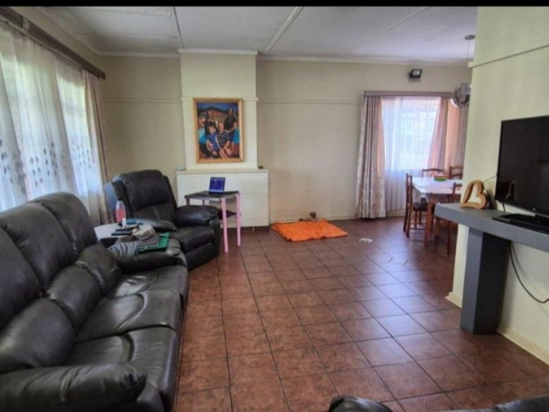 3 Bedroom Family Home For Sale - Photo 10