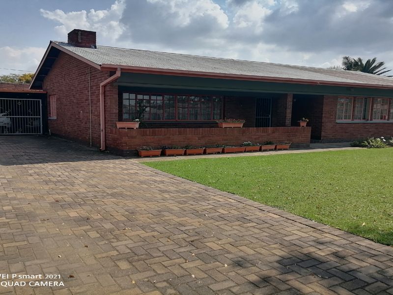 3 Bedroom Family Home For Sale - Photo 1