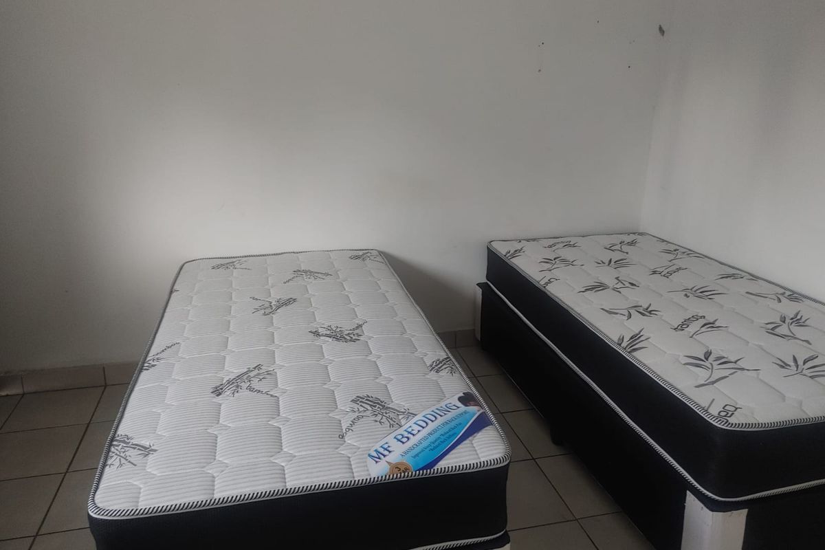Large Furnished Home for Group Accommodation – Sleeps 13 with Pool & Parking - Photo 4